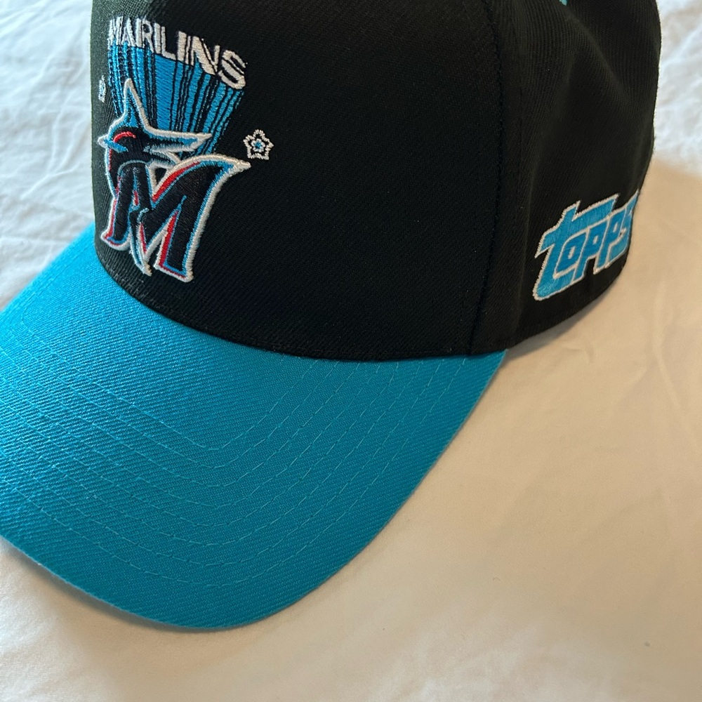 Topps Miami Marlins Black and Teal Cap